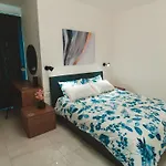 Apartment Beachside Stylish & Cosy 2br With Free Parking
