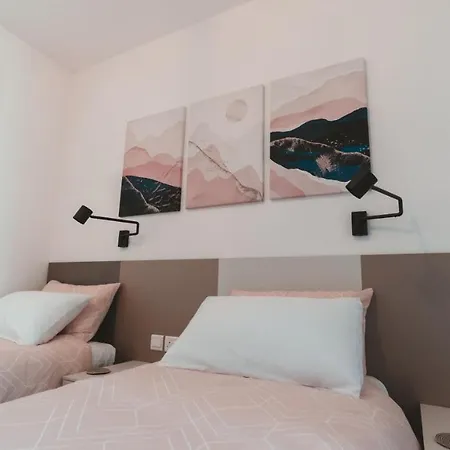 شقة Beachside Stylish & Cosy 2br With Free Parking *