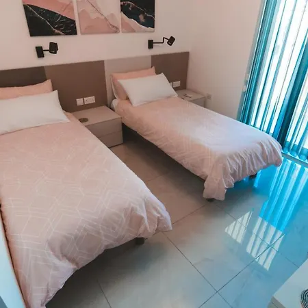 Beachside Stylish & Cosy 2br With Free Parking Appartement