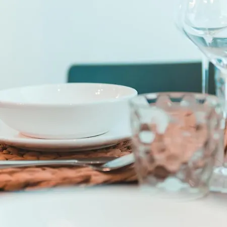 Beachside Stylish & Cosy 2br With Free Parking