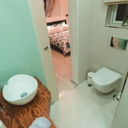 Beachside Stylish & Cosy 2br With Free Parking Appartement Sliema