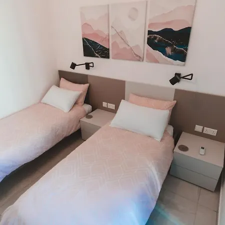 Beachside Stylish & Cosy 2br With Free Parking Appartement