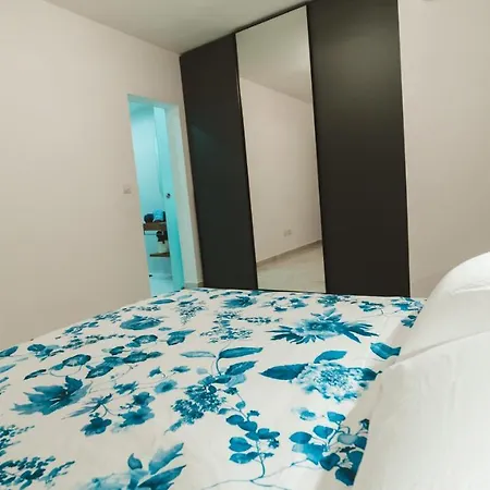 Beachside Stylish & Cosy 2br With Free Parking