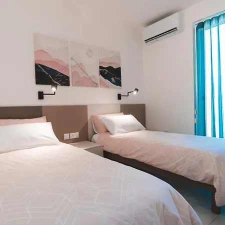 Beachside Stylish & Cosy 2br With Free Parking