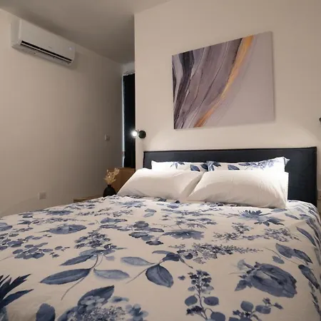 Beachside Stylish & Cosy 2br With Free Parking *