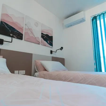 Beachside Stylish & Cosy 2br With Free Parking *