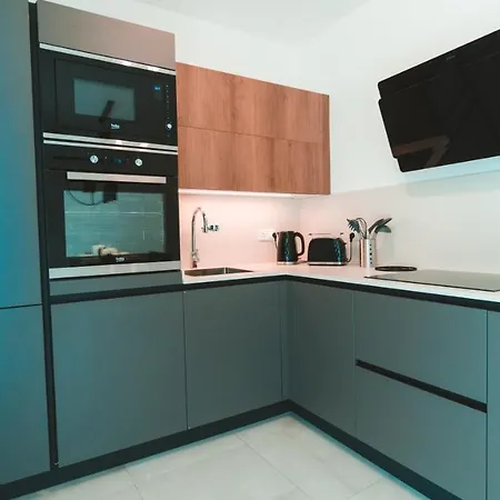 Daire Beachside Stylish & Cosy 2br With Free Parking *