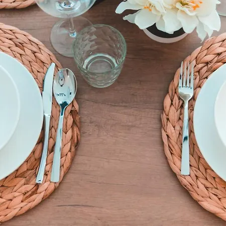 Beachside Stylish & Cosy 2br With Free Parking *