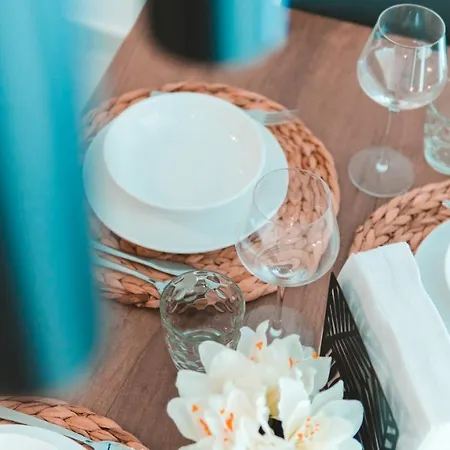 Beachside Stylish & Cosy 2br With Free Parking Daire